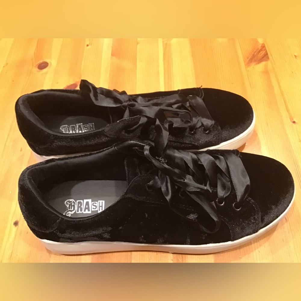 BLACK VELVET SNEAKERS WITH RIBBON LACES WOMEN’S SZ 9-1/2 GOTH BRASH - Picture 6 of 9